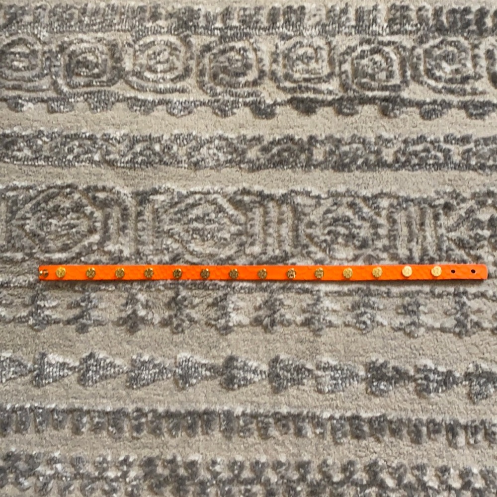 Tory Burch double wrap bracket - with logo